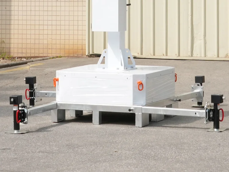 BIGLUX HiGUARD Pro solar surveillance tower stable base with four support jacks BIGLUX HiGUARD Pro solar surveillance tower stable base with four support jacks