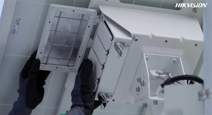 HIKVISION Solar Camera System